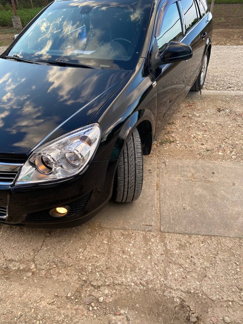 Opel, Astra, 2011