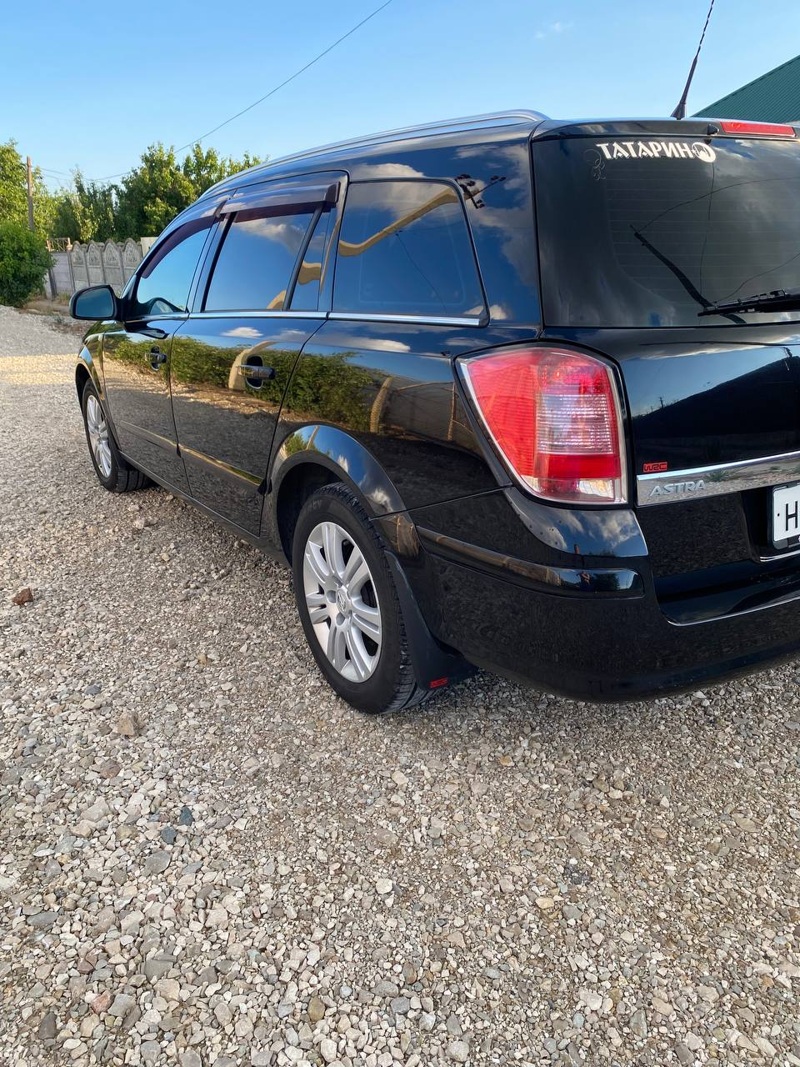Opel, Astra, 2011