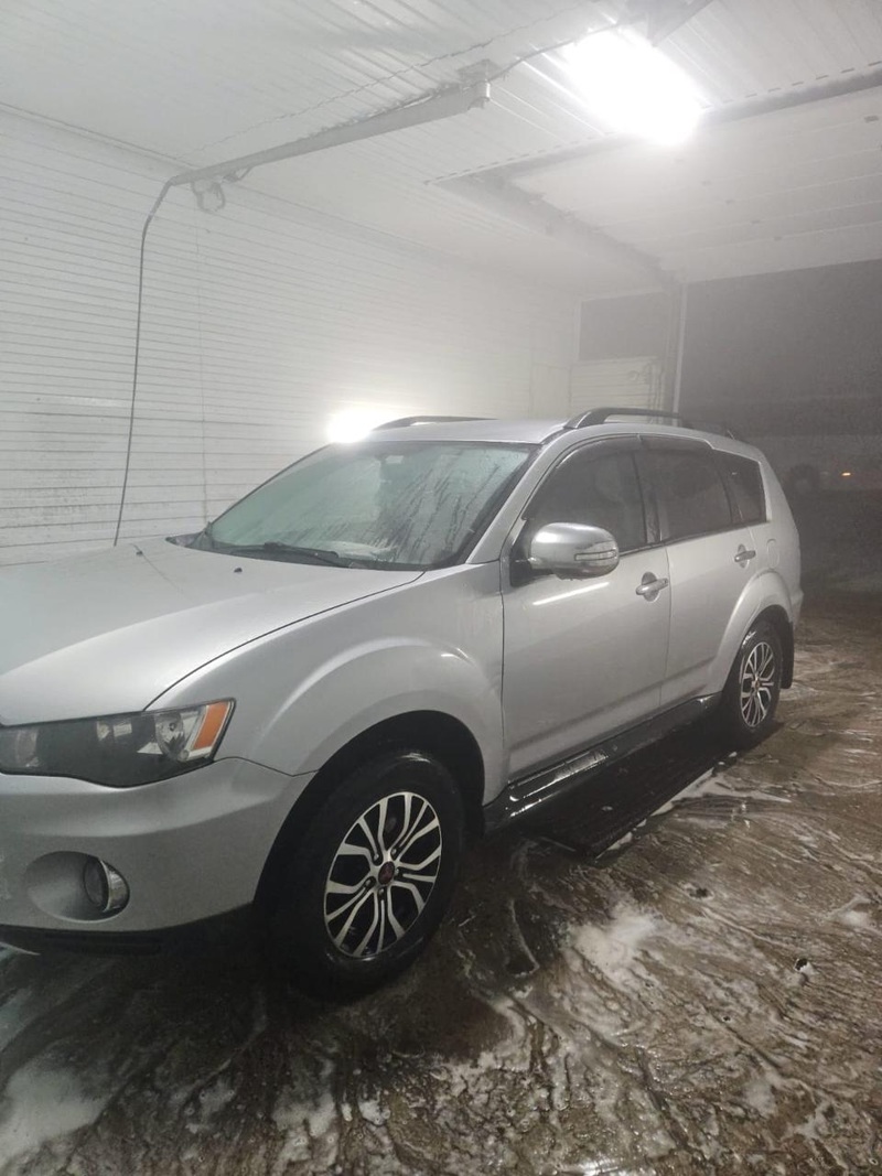 Mitsubishi, Outlander, 2011