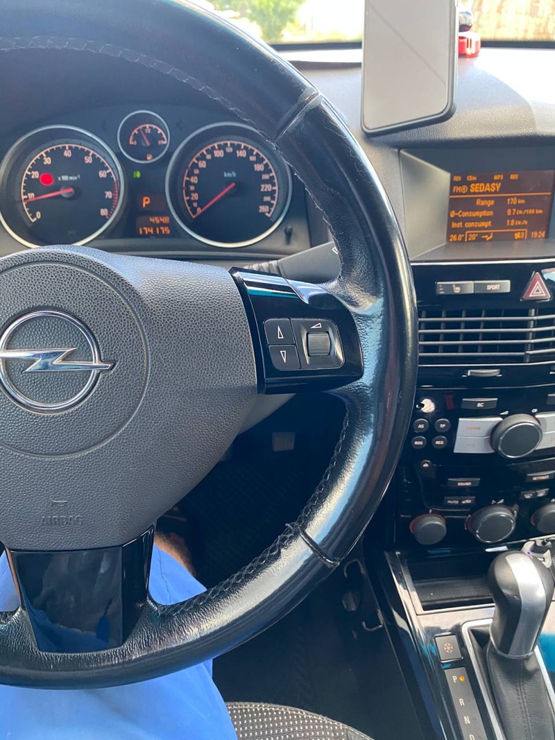 Opel, Astra, 2011