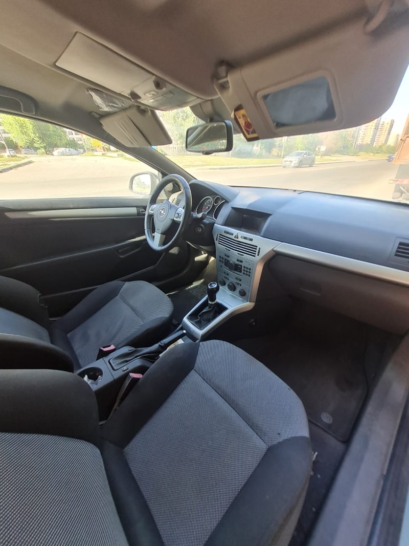 Opel, Astra, 2010