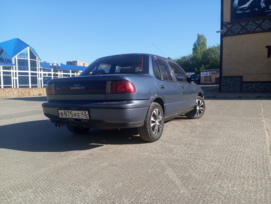 Isuzu, Gemini, 1990