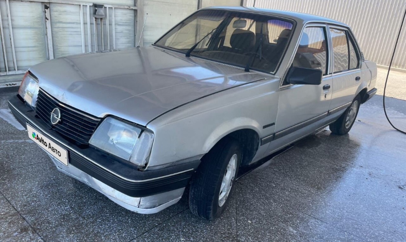 Opel, Ascona, 1982