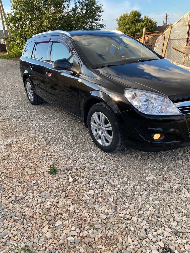 Opel, Astra, 2011