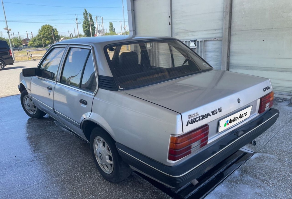 Opel, Ascona, 1982