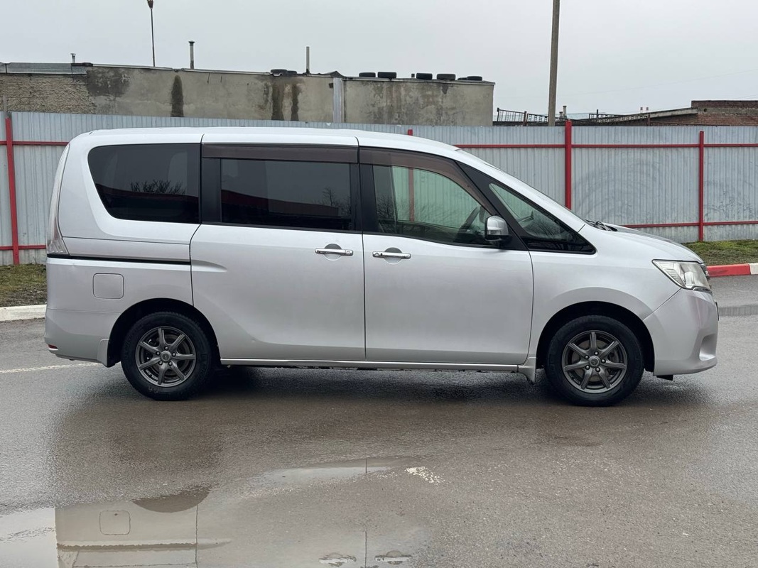Nissan, Serena, 2011