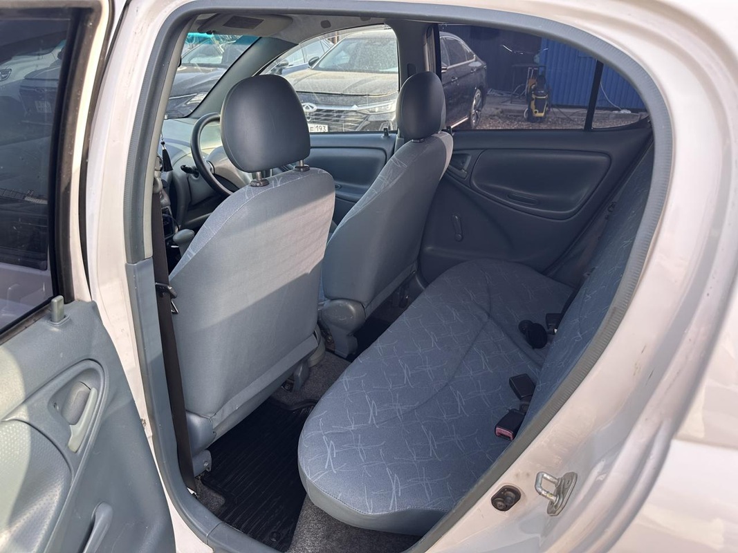 Toyota, Vitz, 2001