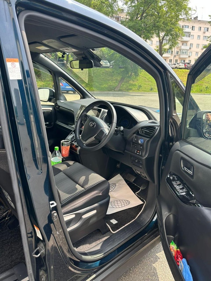 Toyota, Voxy, 2018