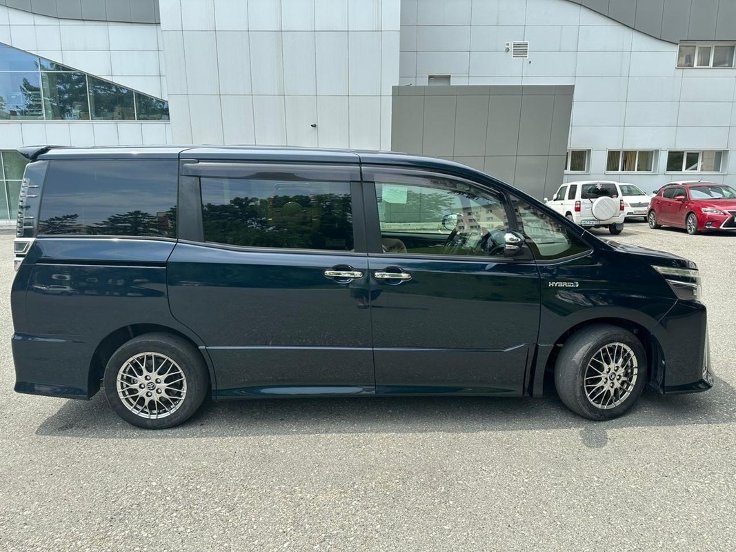 Toyota, Voxy, 2018