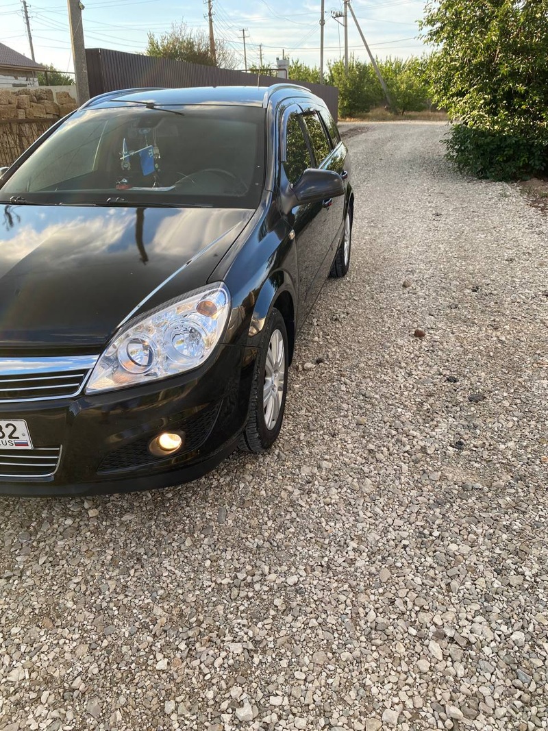 Opel, Astra, 2011