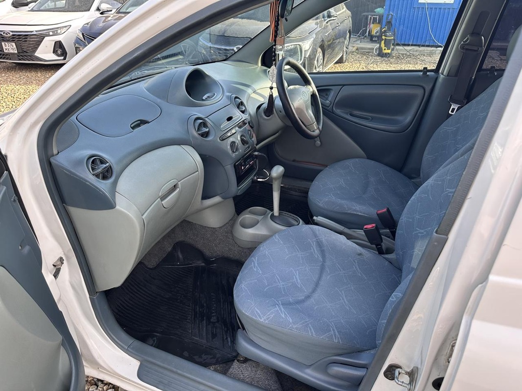 Toyota, Vitz, 2001