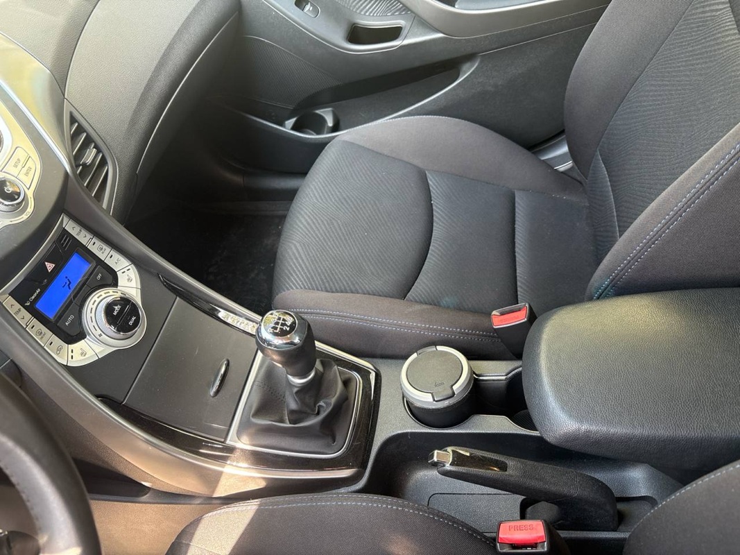 Hyundai, Elantra, 2012