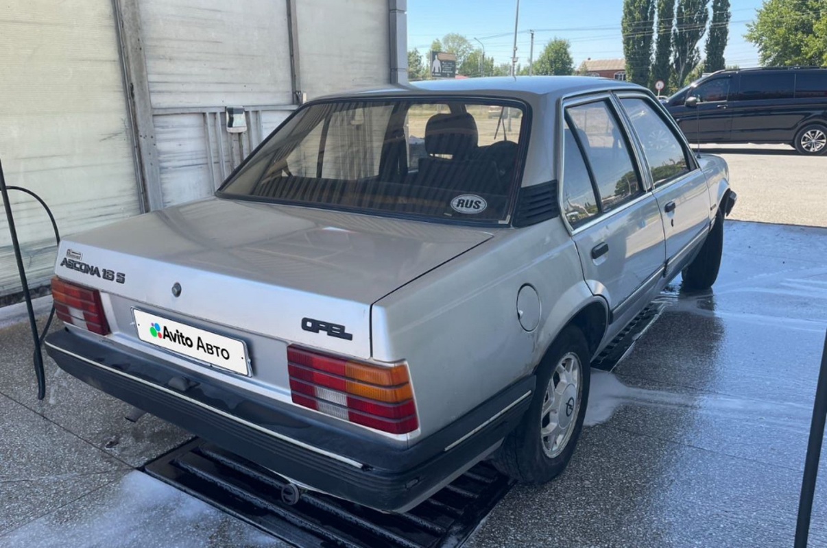 Opel, Ascona, 1982