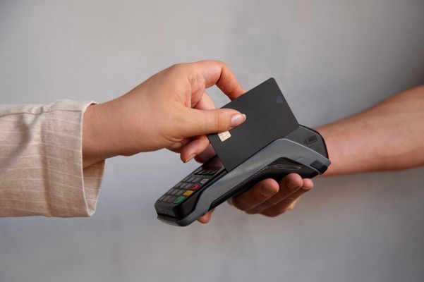 side-view-customer-paying-with-nfc-device_23-2150690012.jpg