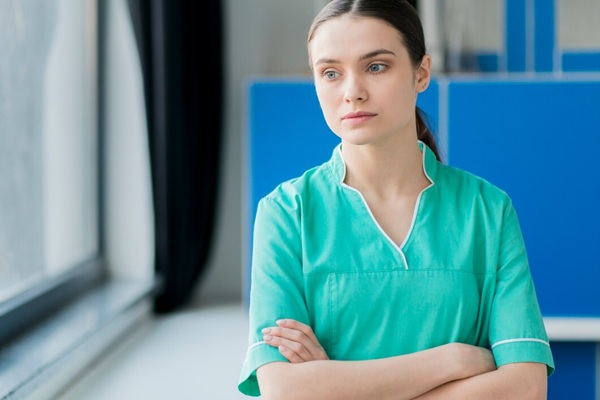 female-nurse-with-arms-crossed_23-2148501059.jpg