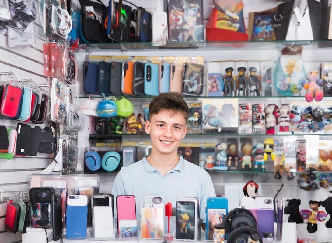 Продавец, Магазин аксессуаров и игрушек