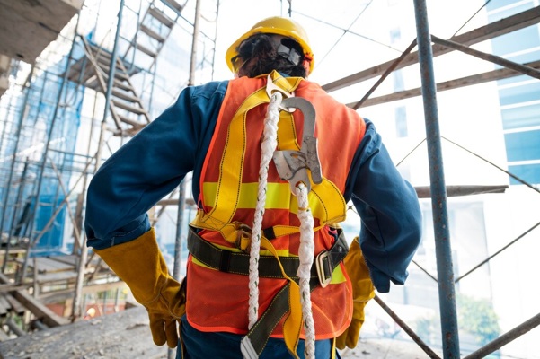 back-view-man-with-safety-equipment_23-2148908443.jpg