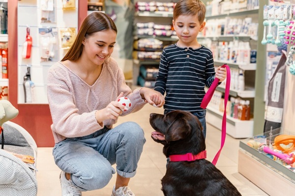 child-mother-pet-shop-with-their-dog_23-2148872563.jpg