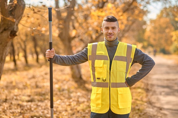 man-yellow-vest-raking-leaves-park_259150-57326.jpg