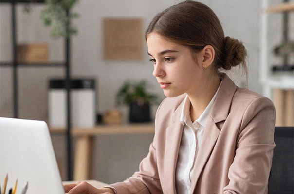 менеджер сайт.jpg