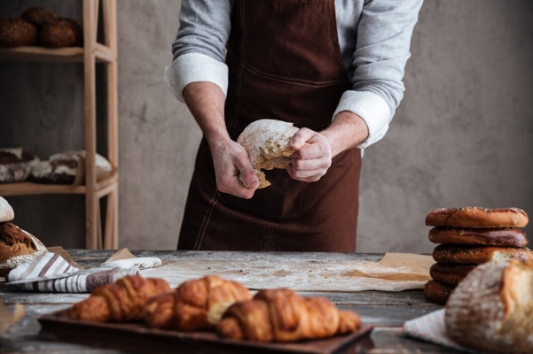 cropped-photo-young-man-baker_171337-16143.jpg