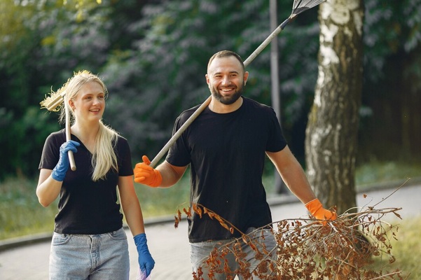 couple-collects-leaves-cleans-park_1157-27426.jpg