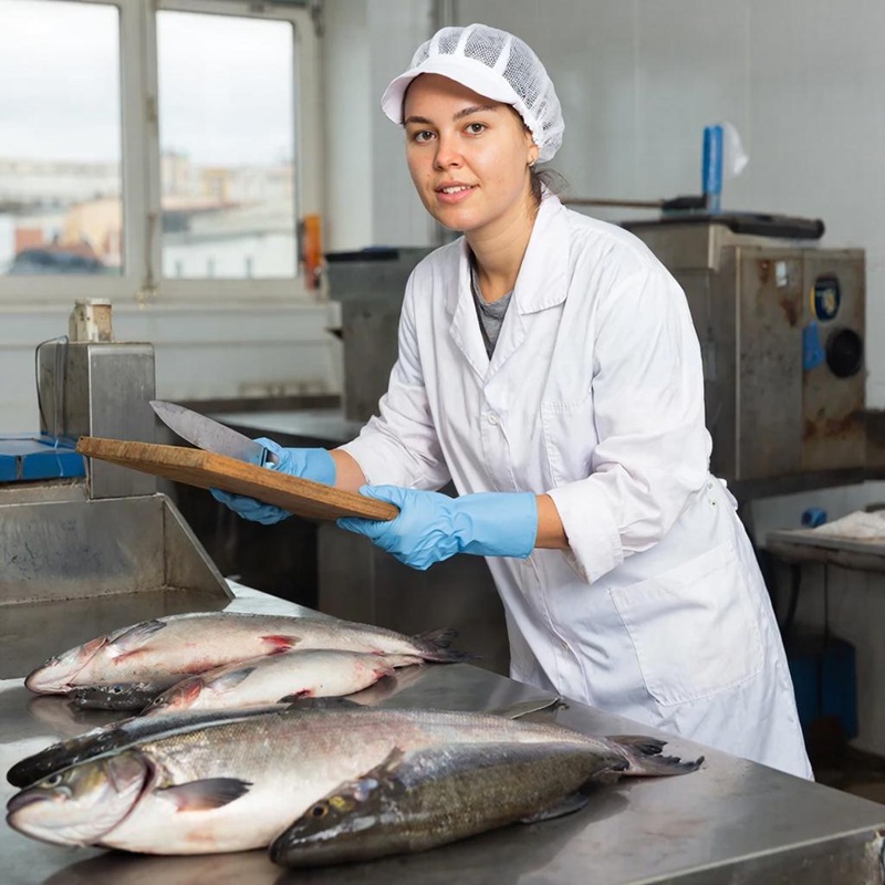 Работники рыбного цеха, "Рыбное производство"