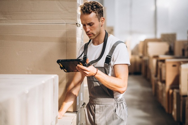 young-man-working-warehouse-with-boxes_1303-16596.jpg