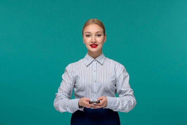 business-lady-pretty-blonde-woman-office-outfit-smiling-with-phone-hands_140725-161330.jpg