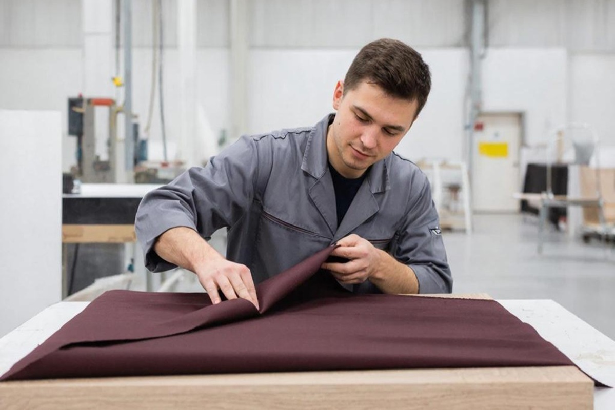 Обойщик деталей мебели, АО «ВАГОНРЕММАШ»