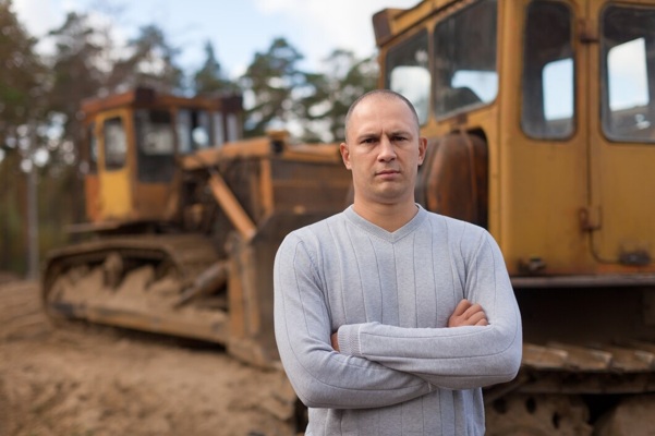 portrait-tractor-operator_1398-1881.jpg