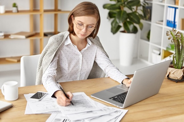 elegant-businesswoman-dressed-formally-sitting-with-laptop_273609-4748.jpg