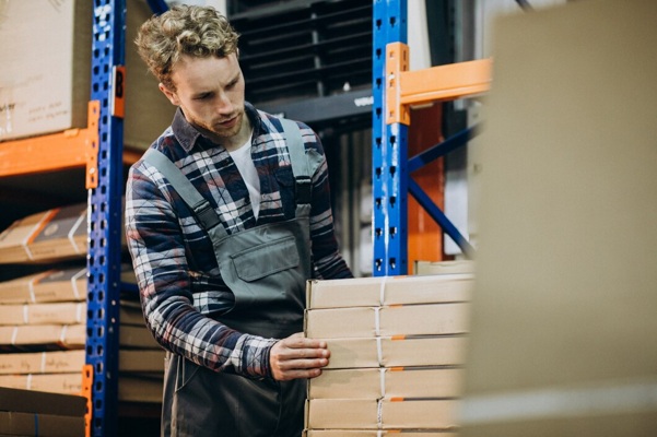 man-working-carboard-factory_1303-22910.jpg