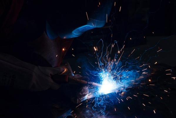 view-welder-work-france_268835-5701.jpg