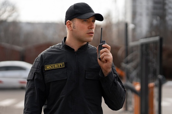 portrait-male-security-guard-with-radio-station_23-2150368765.jpg