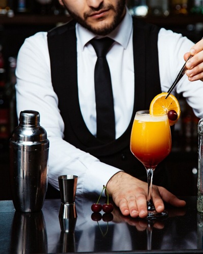 bartender-places-orage-slice-cocktail_140725-2898.jpg