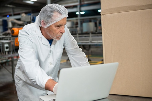 male-worker-using-laptop-cold-drink-factory_107420-96506.jpg