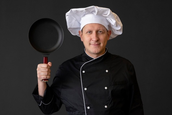 smiley-chef-holding-pan_23-2148723247.jpg