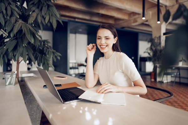 young-attractive-businesswoman-making-notes-notepad-her-working-place_93675-134423.jpg