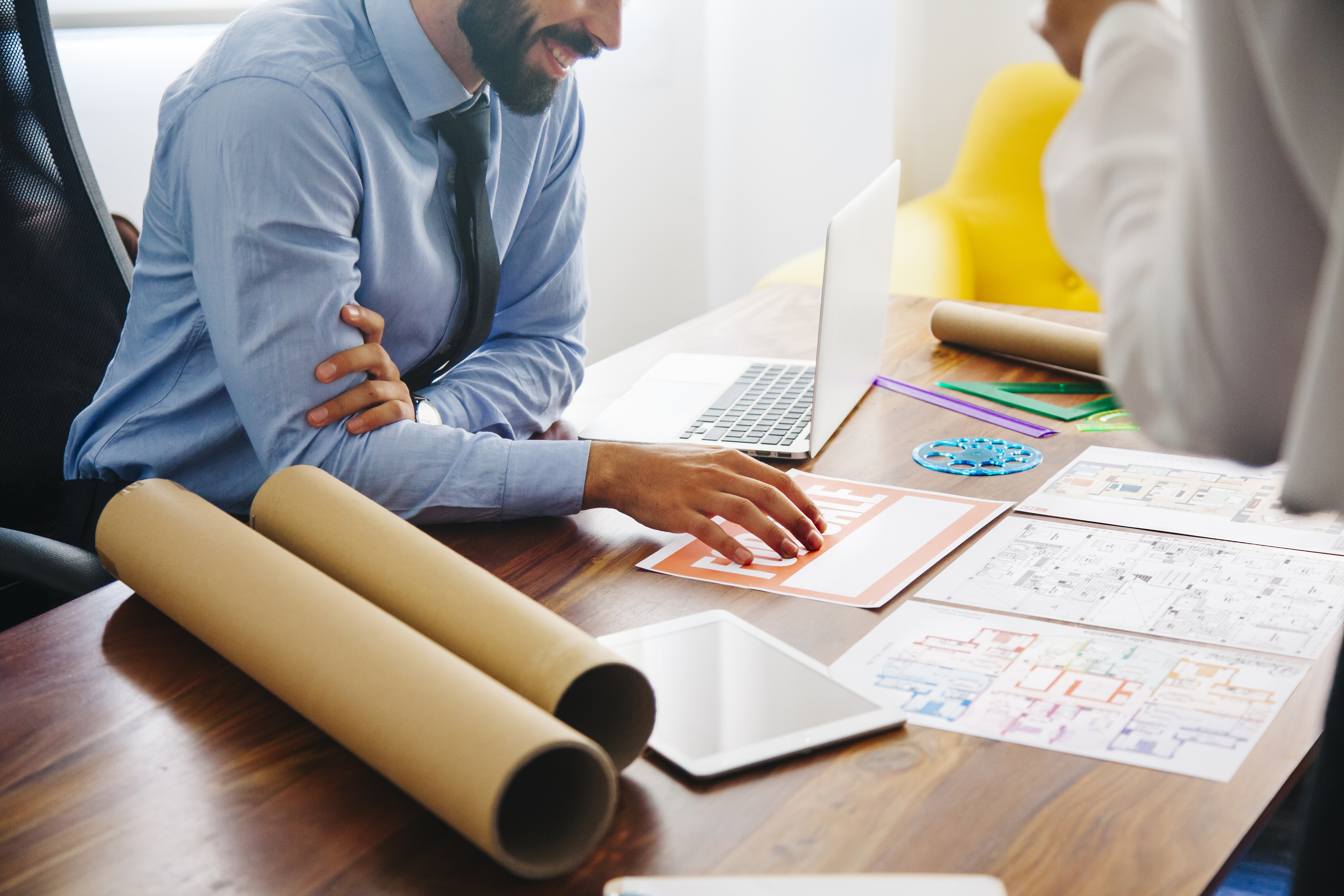 businessman-working-desk.jpg