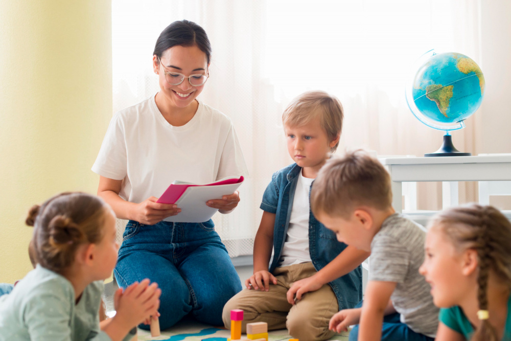 kindergarten_teacher_holding_a_notebook.jpg