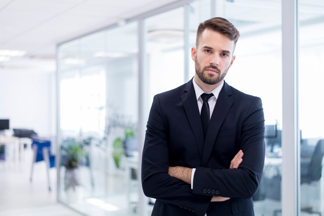 serious-man-suit-with-crossed-arms_23-2147574140.jpg