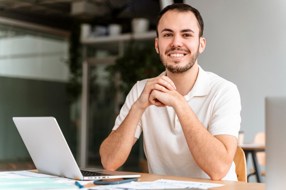 portrait-young-businessman-working_23-2148908893.jpg