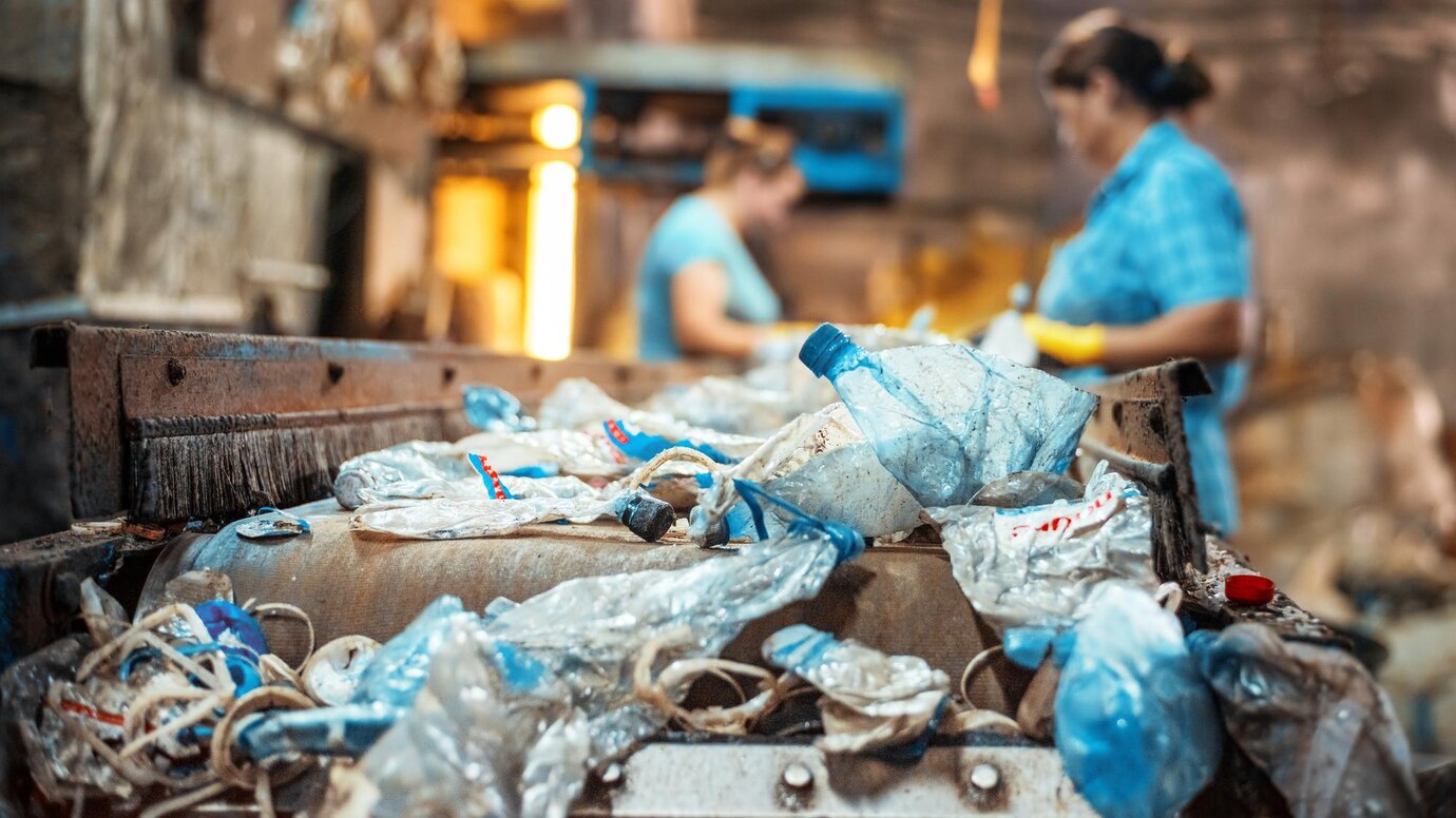 plastic-garbage-conveyor-belt-waste-recycling-factory-workers-background_1268-23440.jpg