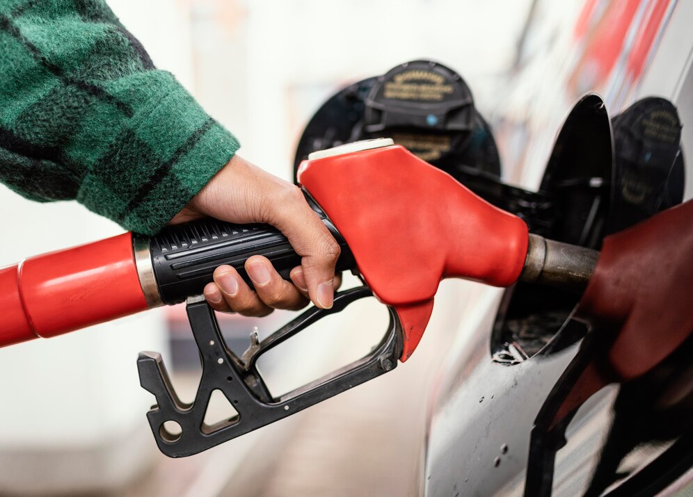 man-gas-station-with-car-close-up_23-2148906382.jpg